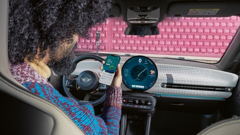 MINI 100% eléctrico - experiencia digital - mini app
