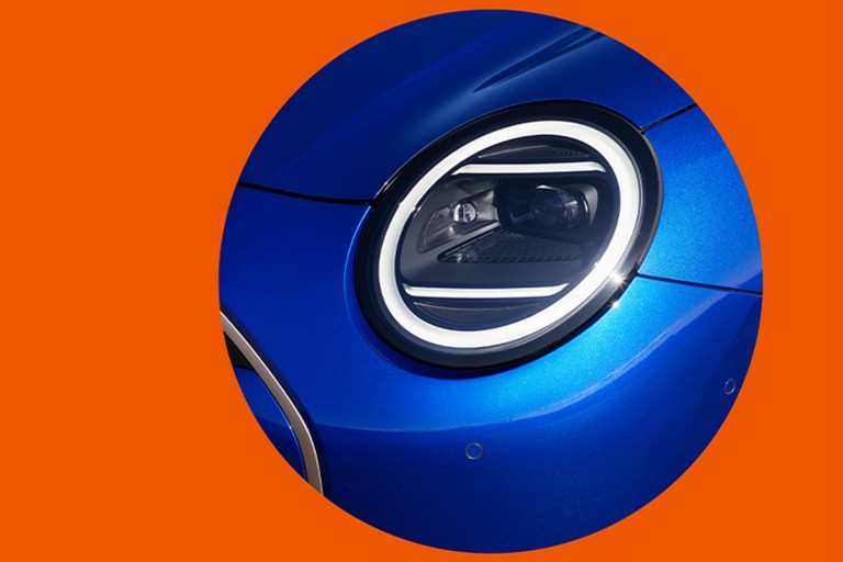 MINI 100% eléctrico - exterior - faros LED