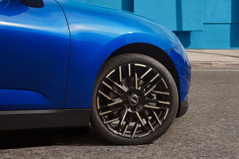 MINI 100% eléctrico - galería exterior - detalles de ruedas