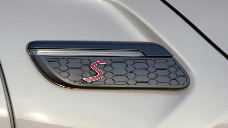 MINI 3 puertas Hatch – molduras laterales – diseño